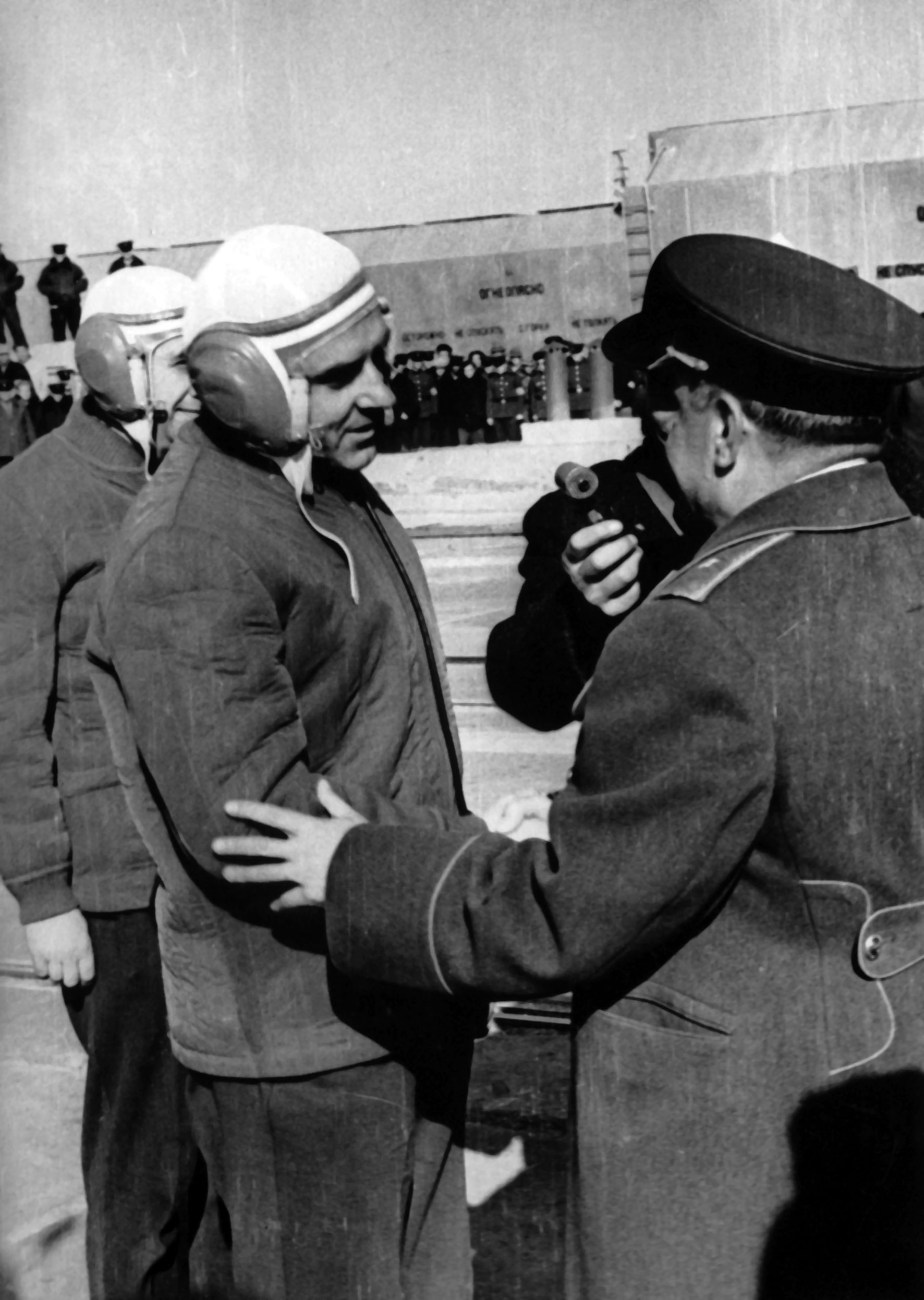 В Музее артиллерии презентуют неофициальные фотоснимки космонавтов и картину Петра Кривоногова 12