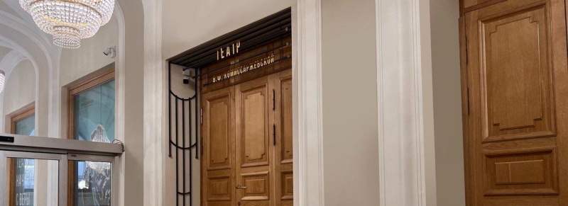 Обложка: В Комиссаржевке откроют Большую сцену и исторический вход из «Пассажа» Обложка: В Комиссаржевке откроют Большую сцену и исторический вход из «Пассажа»