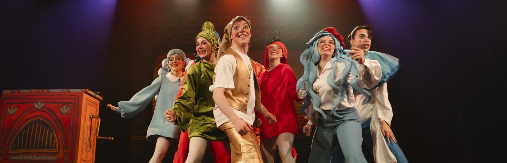 Сказ-Карабас зажигает огни сцены Театра Эстрады в новогодние праздники