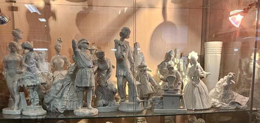 Участники программы «Многомерность культуры» побывали на Императорском фарфоровом заводе