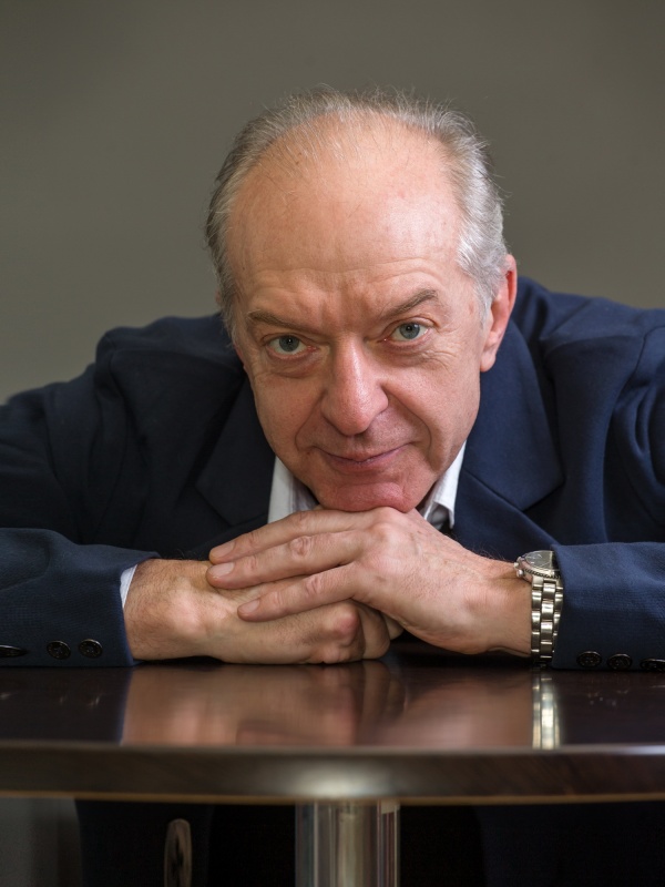 Валерий Кухарешин: «В жизни я человек консервативный, а в искусстве люблю эксперименты и риск!