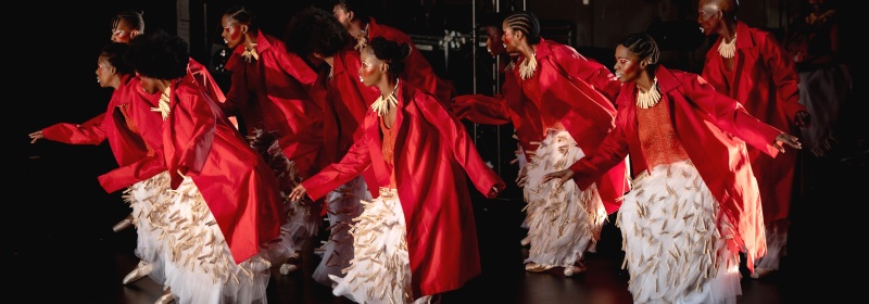 Фото заставки: Танцевальная компания хореографа Мамелы Ньямза (ЮАР). Спектакль «Заштрихованный ансамбль». Фото предоставлено пресс-службой фестиваля «Дягилев. P.S.». Правообладатель: Оргкомитет фестиваля. 