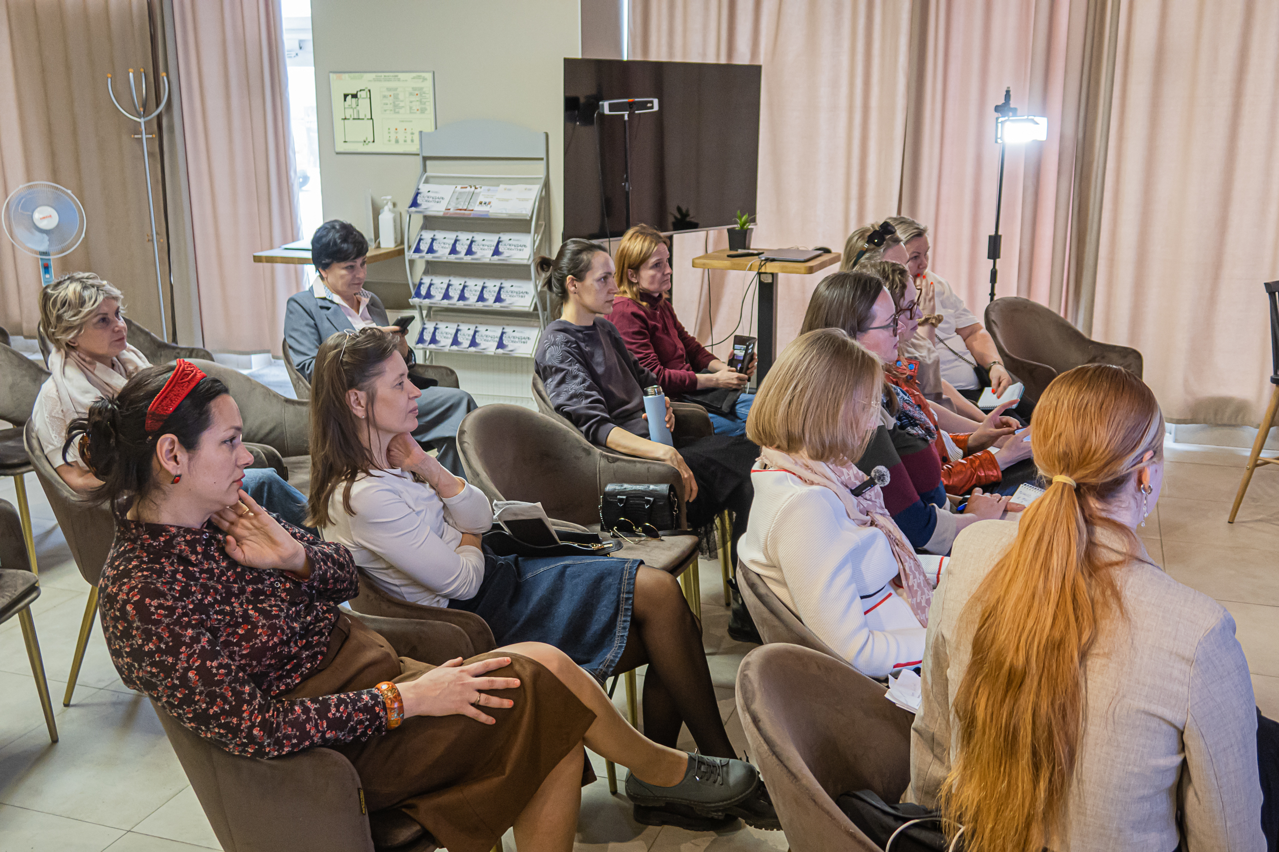 В медиацентре «Культура Петербурга» многодетные мамы узнали, как построить родовое древо13