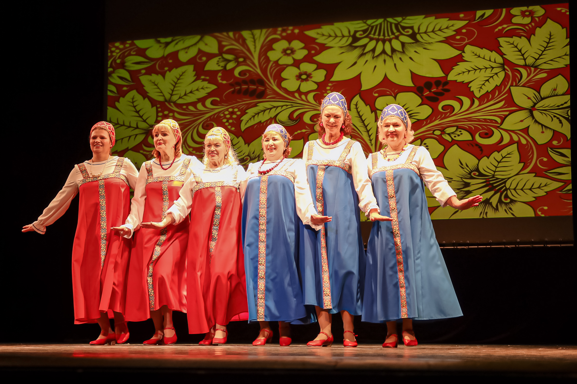 В Северной столице показали, как старшее поколение поёт на жестовом языке18