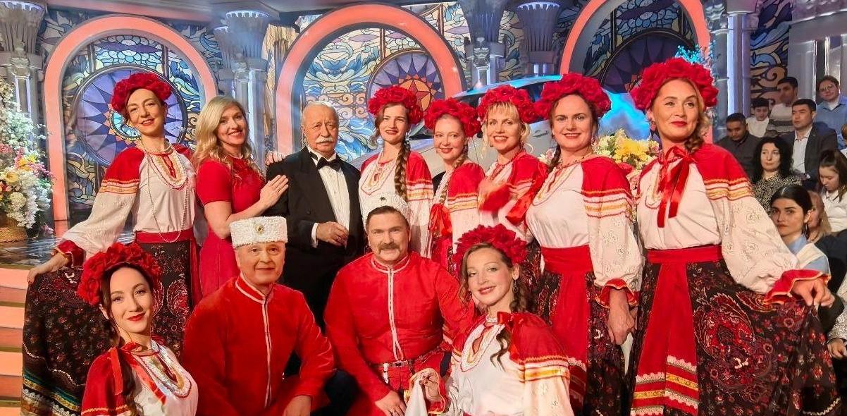 Петербургская фолк-группа «Жемчуга» спела на «Поле Чудес»