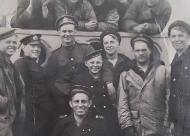 «Военная история моей семьи. Реликвия»: фотографии юнги-героя Евгения Кузьмина 