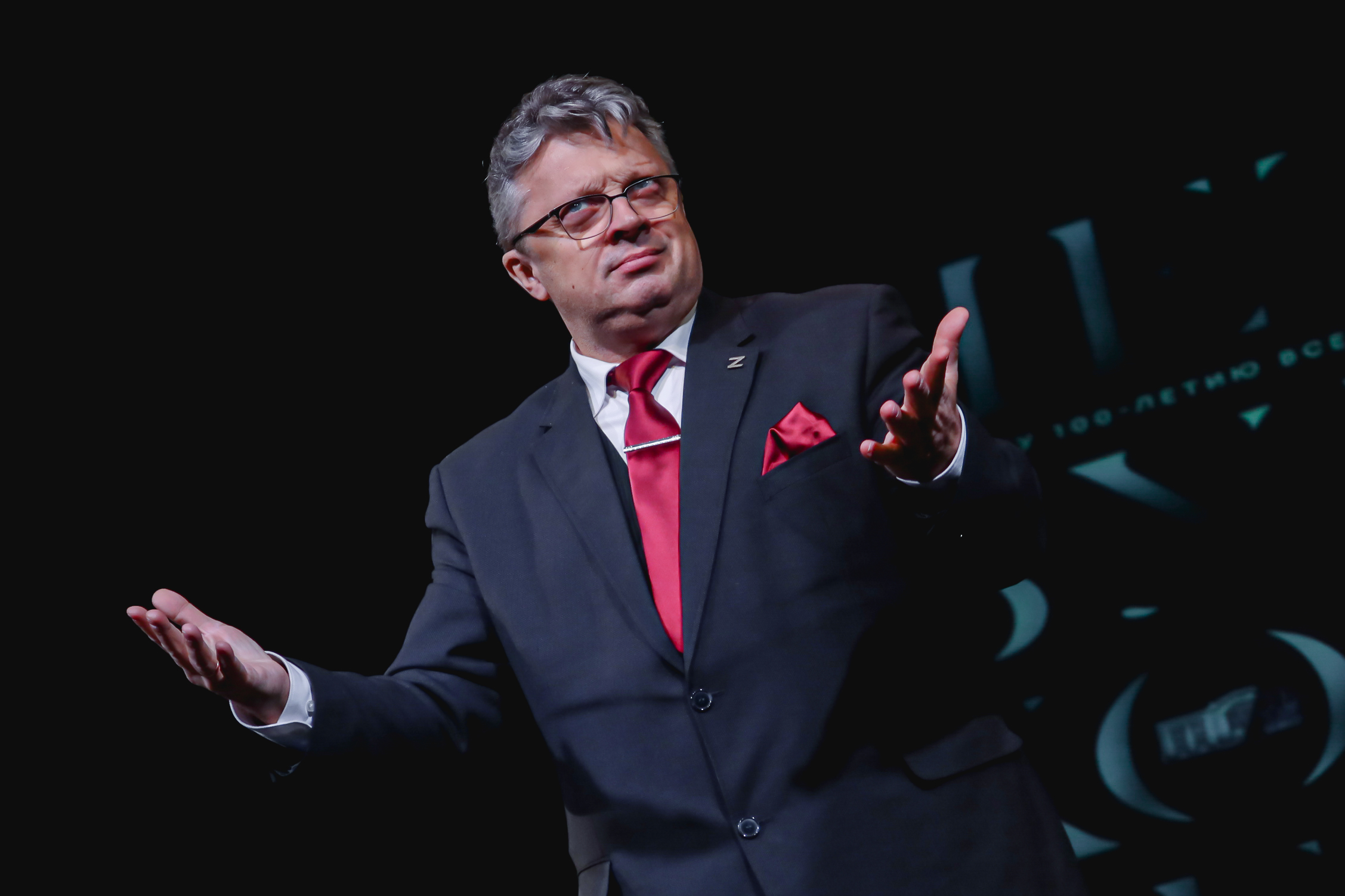 В Северной столице показали, как старшее поколение поёт на жестовом языке7