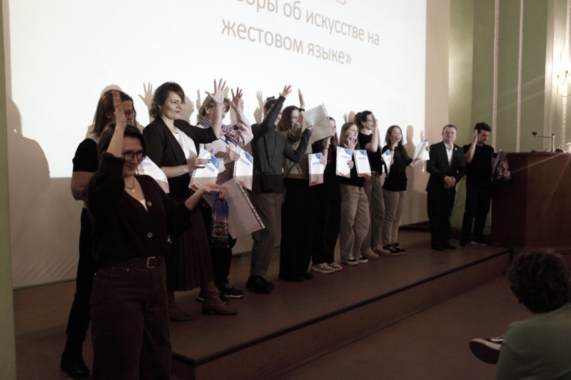 Петербургская организация глухих и Русский музей подвели итоги проекта «Разговоры об искусстве на жестовом языке»