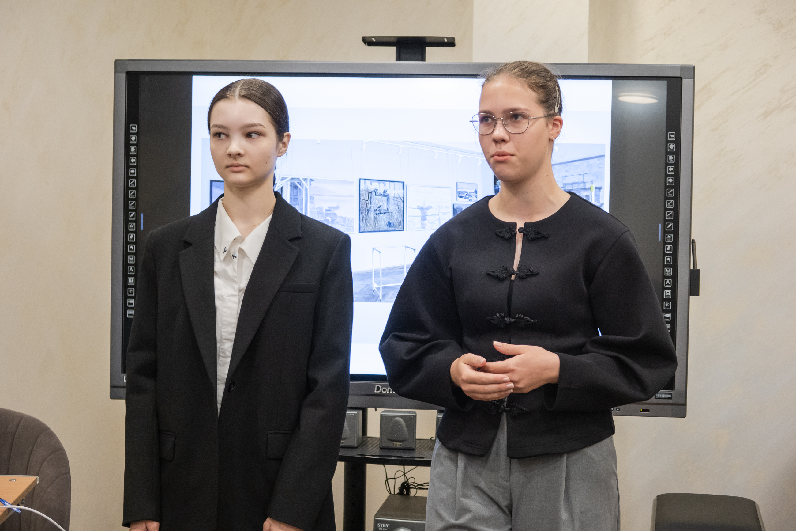 Выставка «Мастерская. Диалог поколений» открылась в Институте культурных программ 1