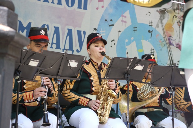 Музыкальные салоны в Румянцевском саду открыли летний сезон