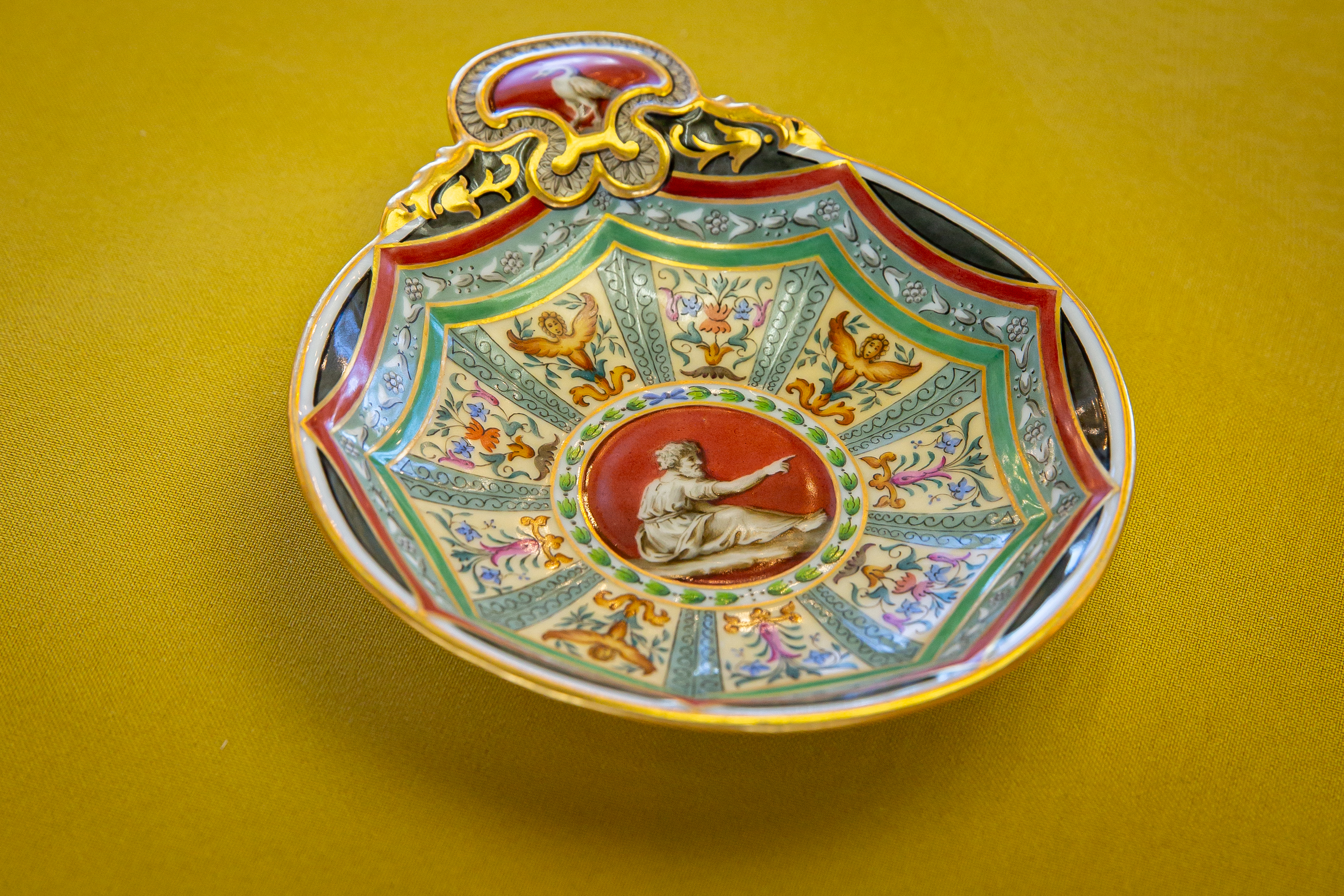 ГМЗ «Царское Село» получил в дар 128 раритетов XVIII – начала ХХ века11