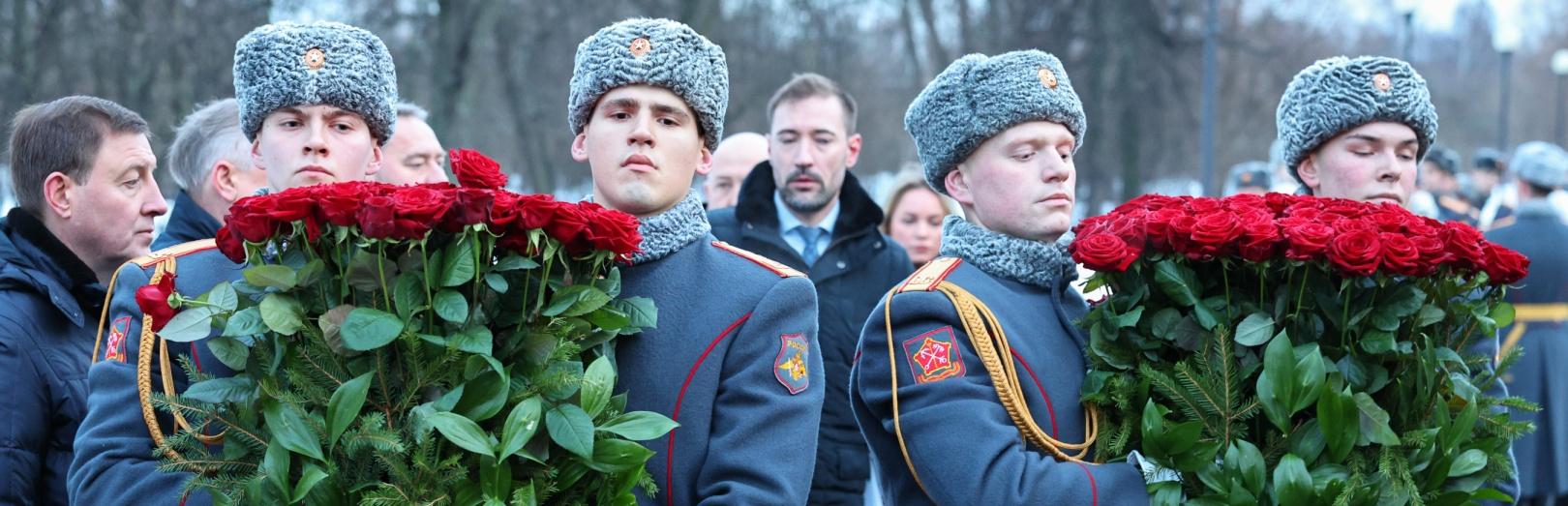  На Пискаревском мемориальном кладбище увековечили подвиг уроженцев Горного Алтая