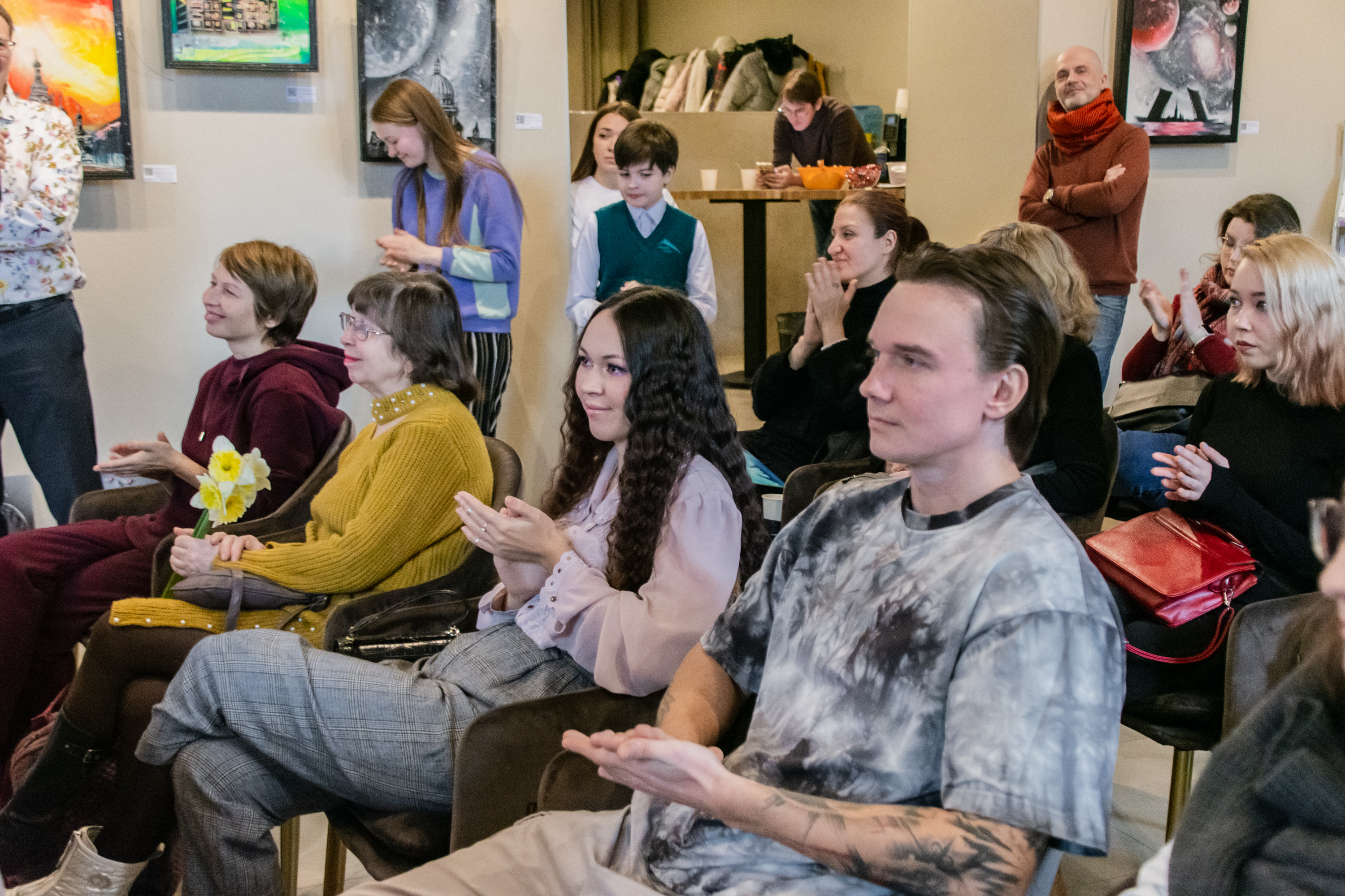 В медиацентре «Культура Петербурга» открылась выставка аэрозольной живописи Алены Логиновой 27