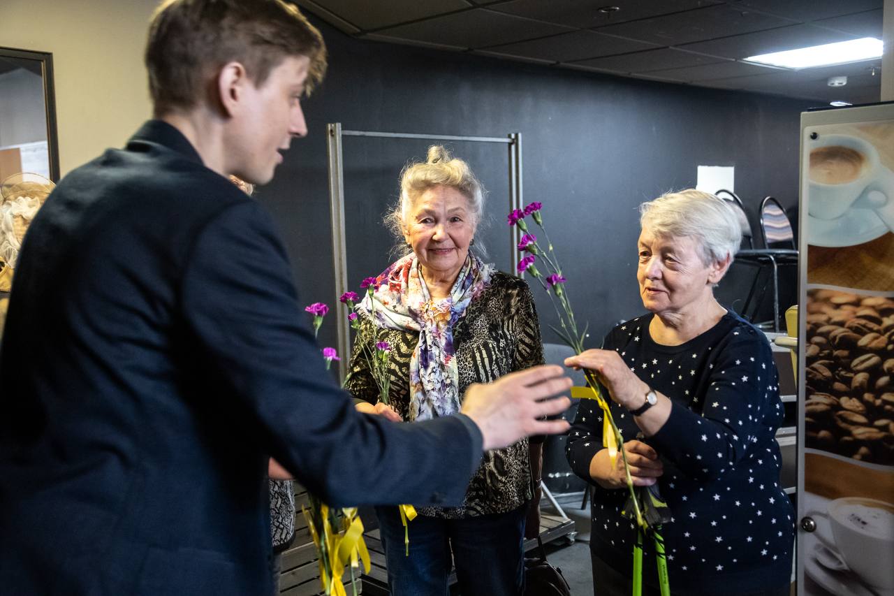 Хор ветеранов «Жители Блокадного Ленинграда» узнал о жизни театра изнутри 1