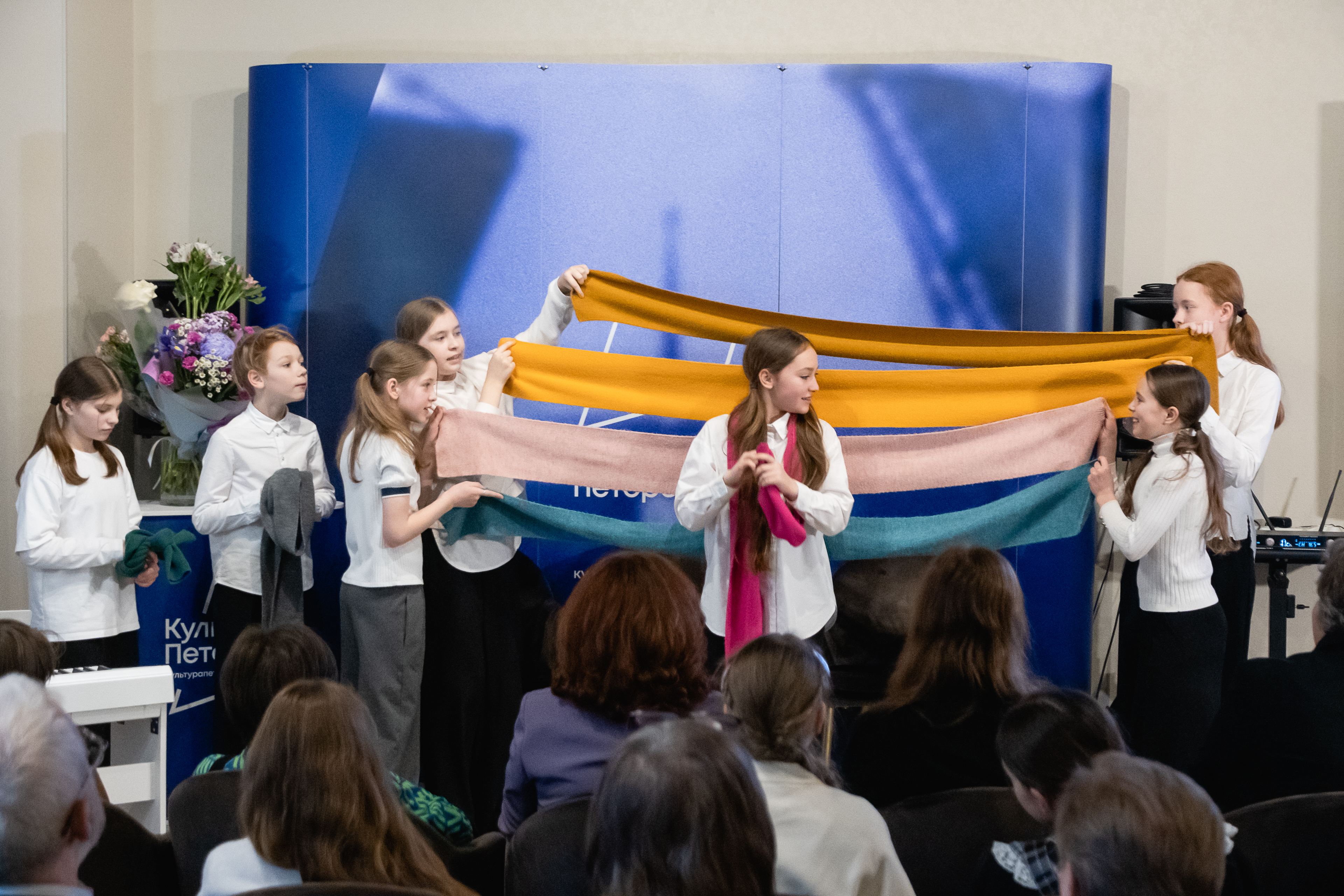 В медиацентре «Культура Петербурга» зацвели «Живые цветы земли» 1