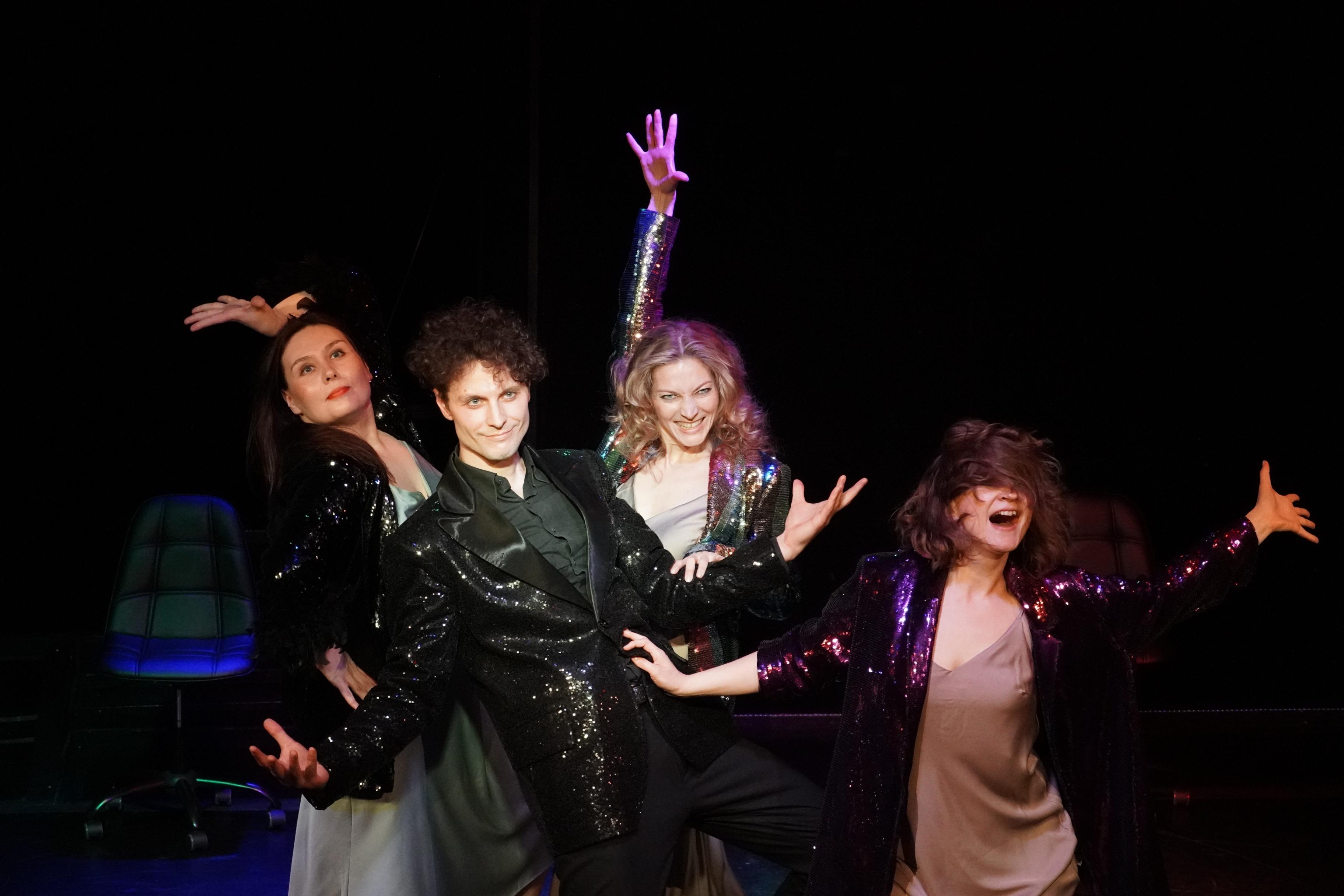 https://teatrzcr.ru/perfomance/na-grani-kabare