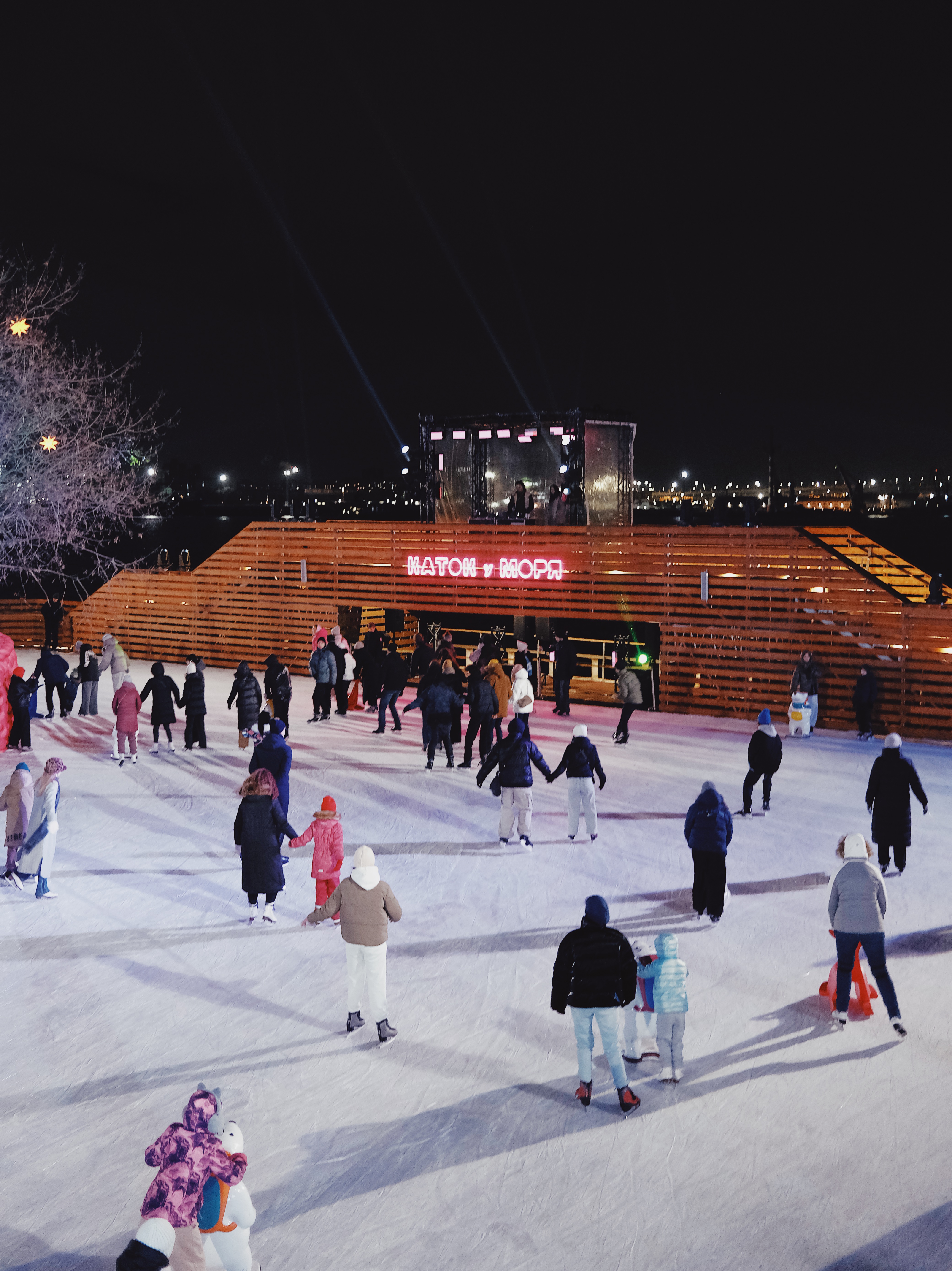 В «Севкабеле» музыкально откроют «Каток у моря» 1