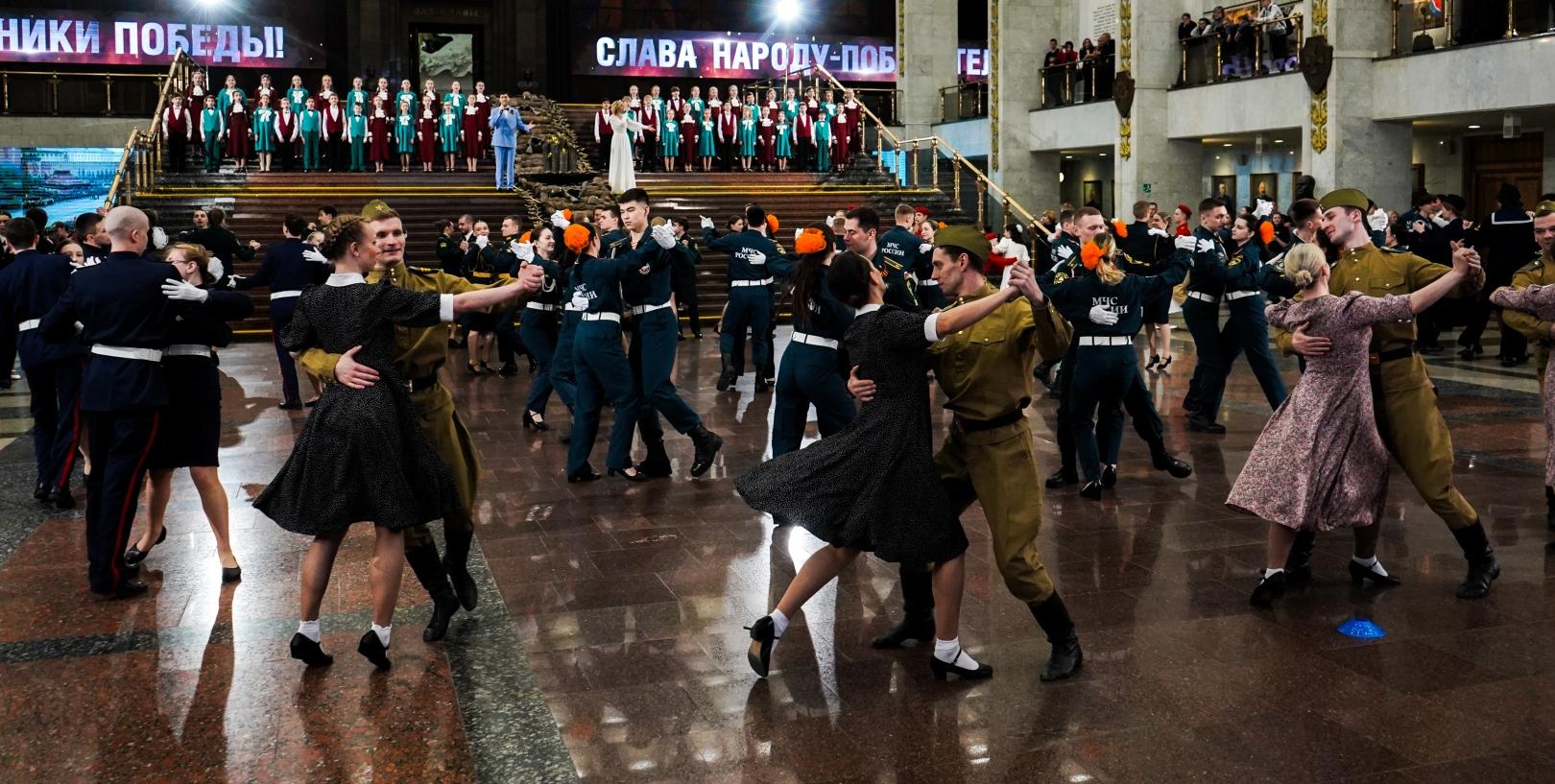 Танцевальный флешмоб «Память хранит имена» вновь объединил тысячи человек