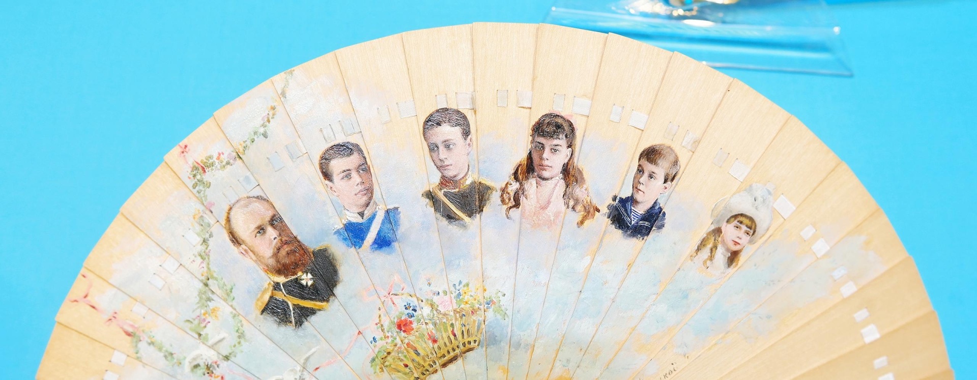 Обложка: В Эрмитаже распустят императорские веера 