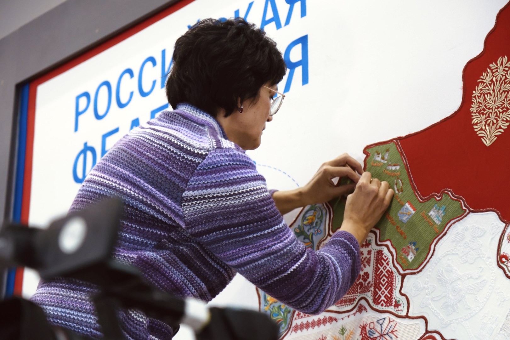 Российский этнографический музей представил вышитую карту Петербурга на выставке «Россия»3