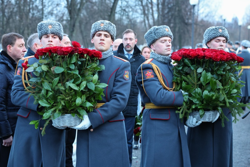  На Пискаревском мемориальном кладбище увековечили подвиг уроженцев Горного Алтая