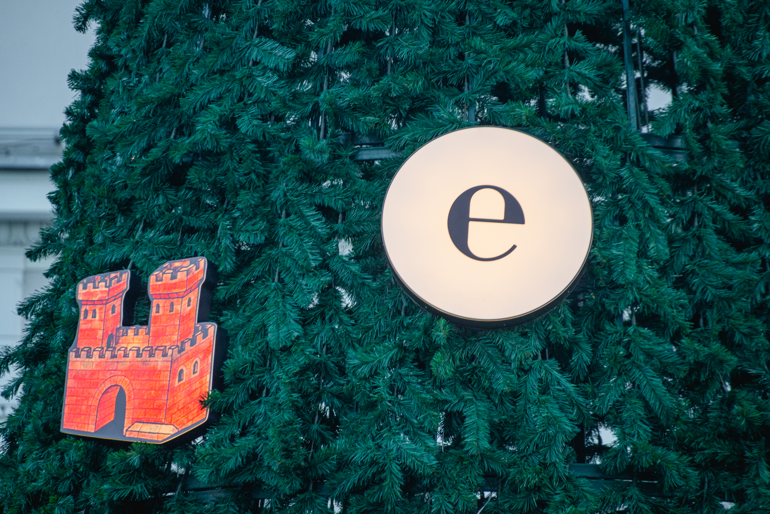 У «Манежа» можно полюбоваться елкой Бенуа9