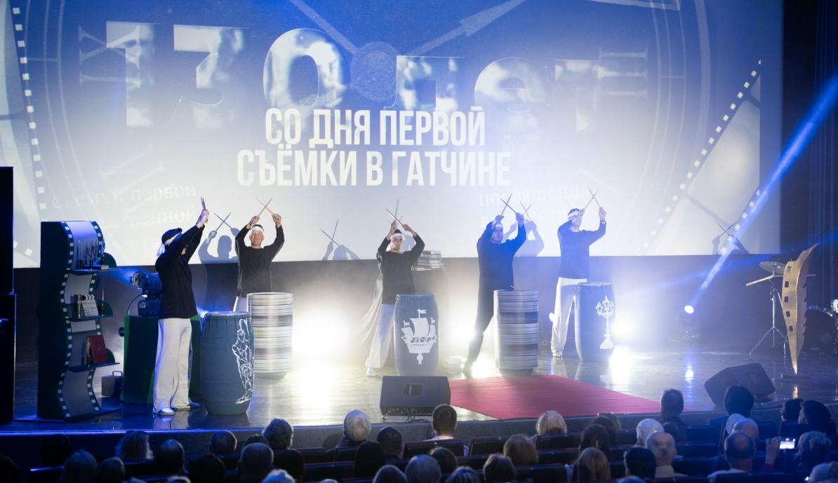 Исторические костюмы киностудии «Ленфильм» представили в Гатчине 