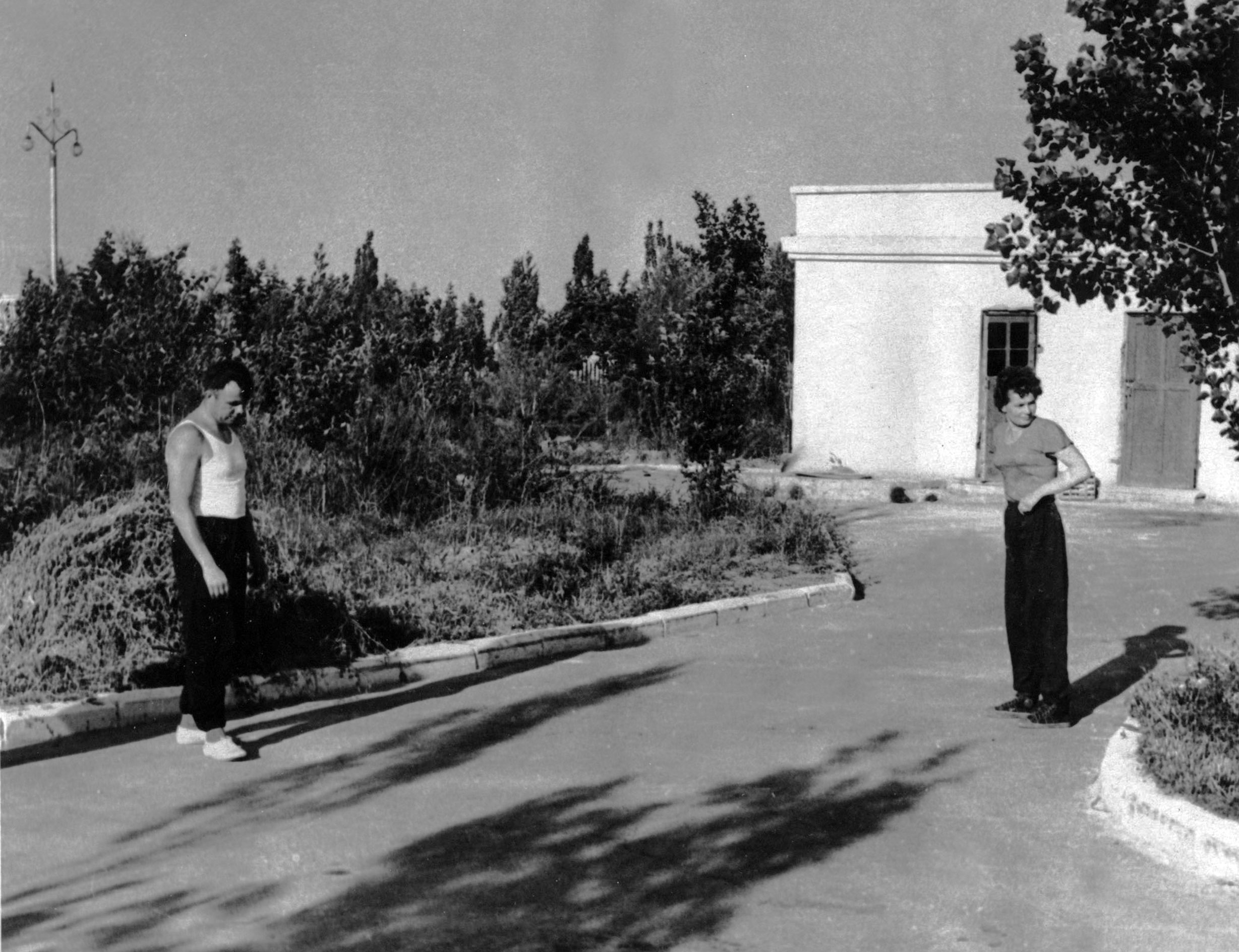 В Музее артиллерии презентуют неофициальные фотоснимки космонавтов и картину Петра Кривоногова 8