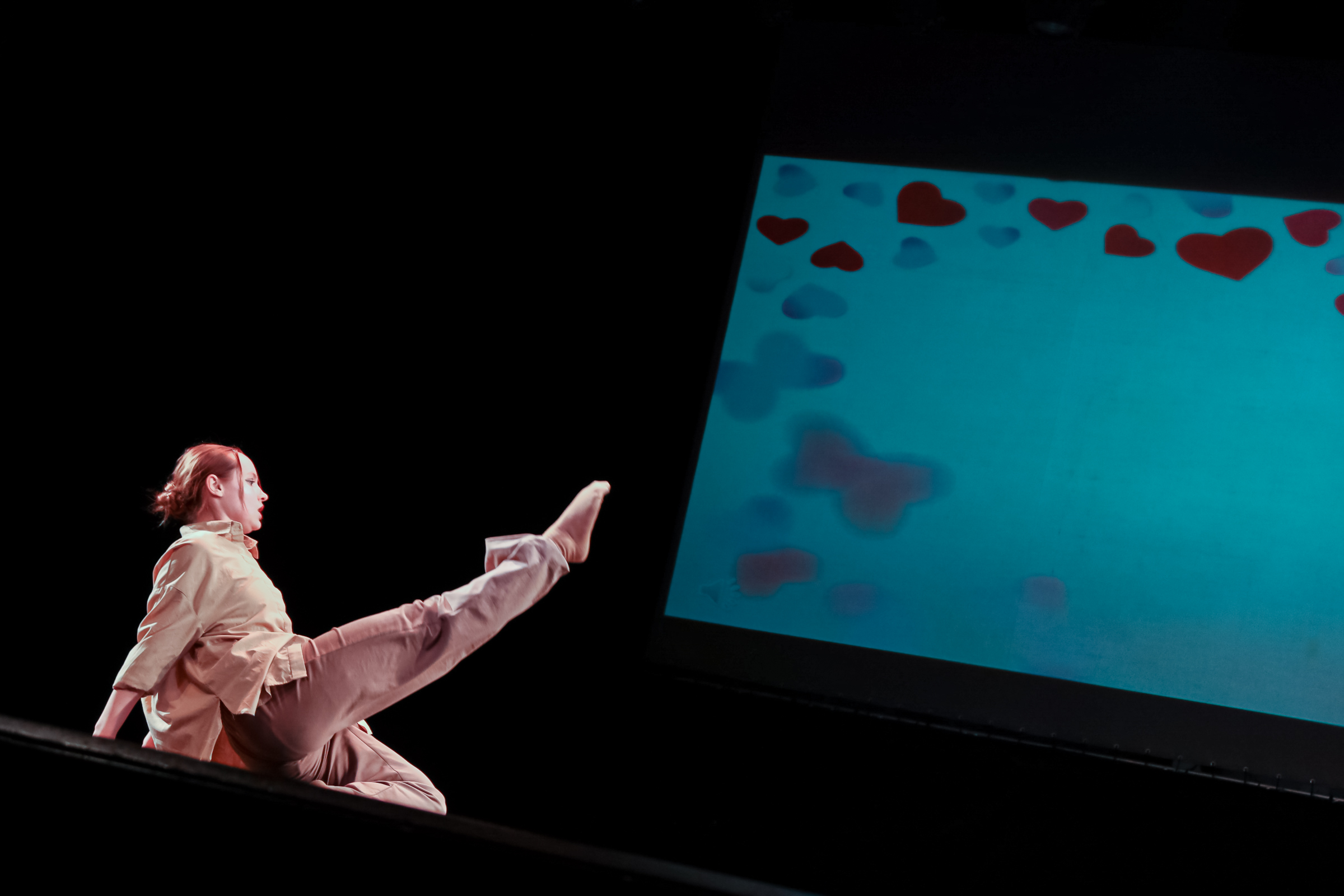 В Северной столице показали, как старшее поколение поёт на жестовом языке23