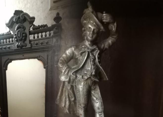 «Военная история моей семьи. Реликвия»: зеркало с двумя серебряными кавалерами Прасковьи Кострыгиной