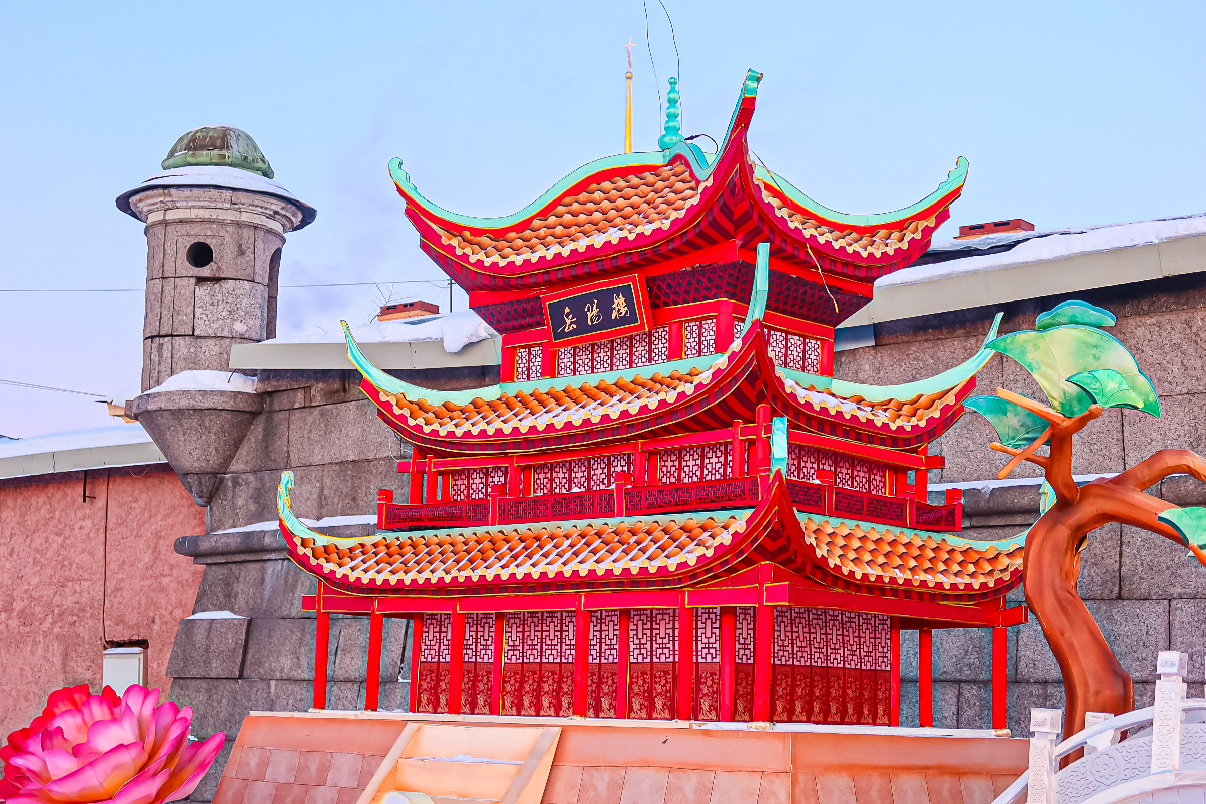 Драконы и фениксы из Цзыгуна поселились на Заячьем острове25