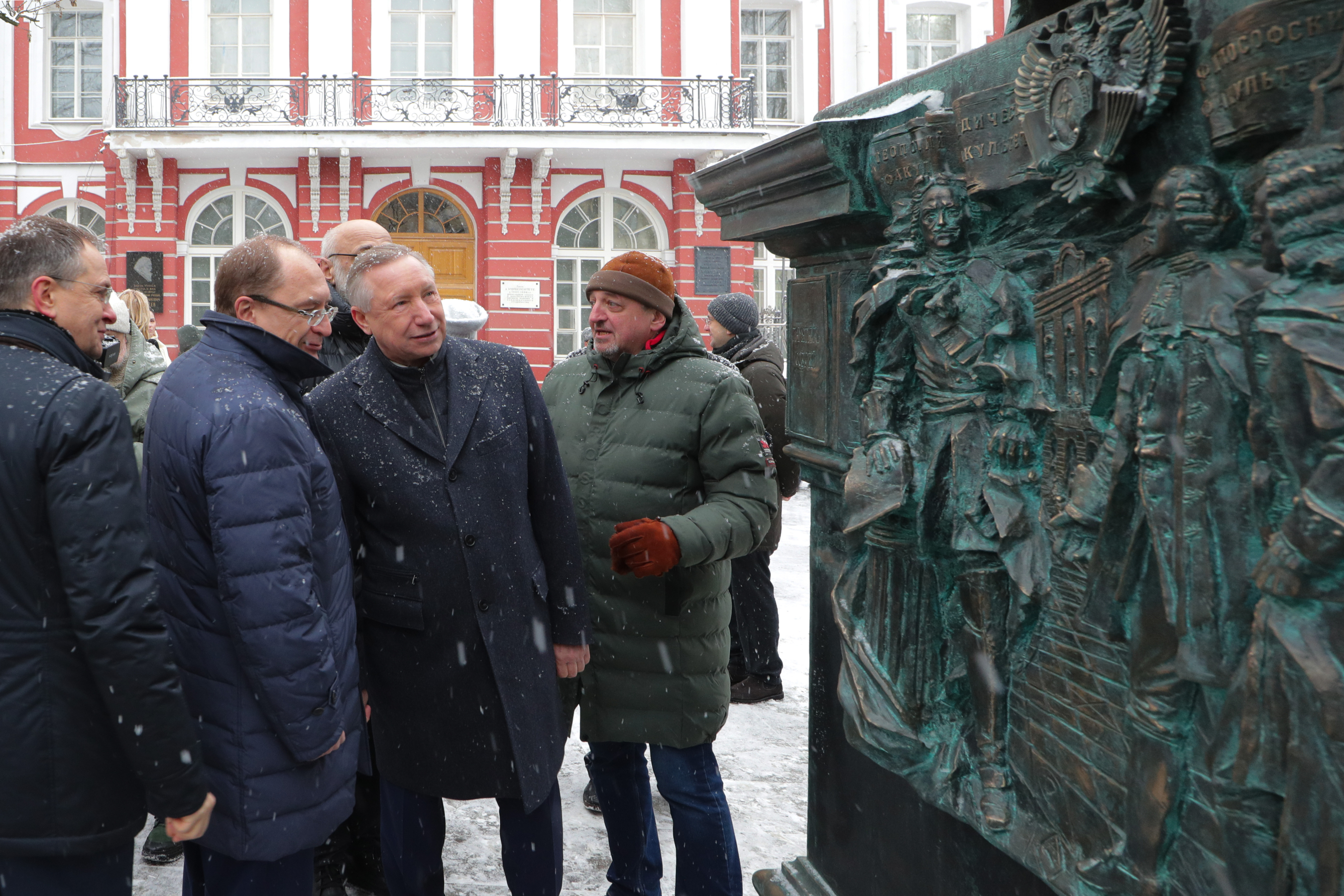 В Петербурге установили памятник министру просвещения Российской империи4