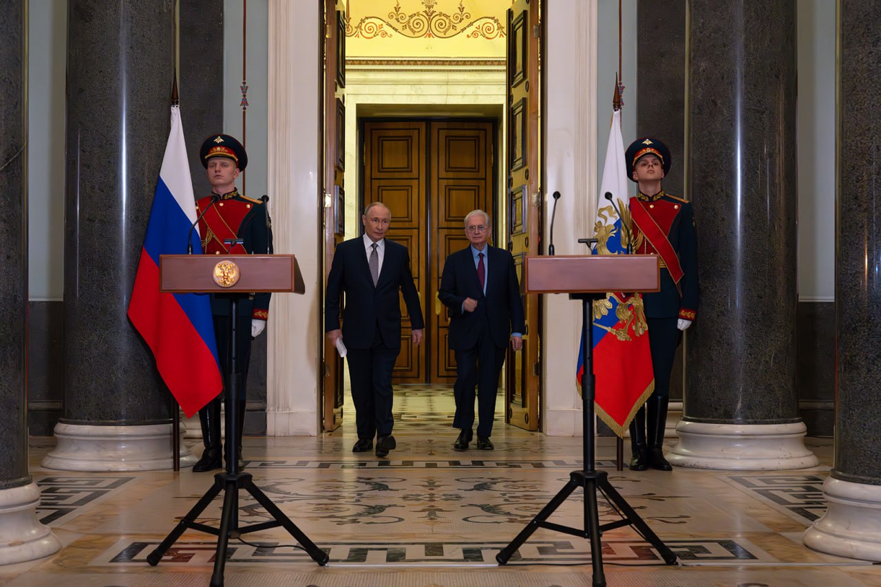 Владимир Путин вручил Михаилу Пиотровскому орден «За заслуги перед Отечеством»3