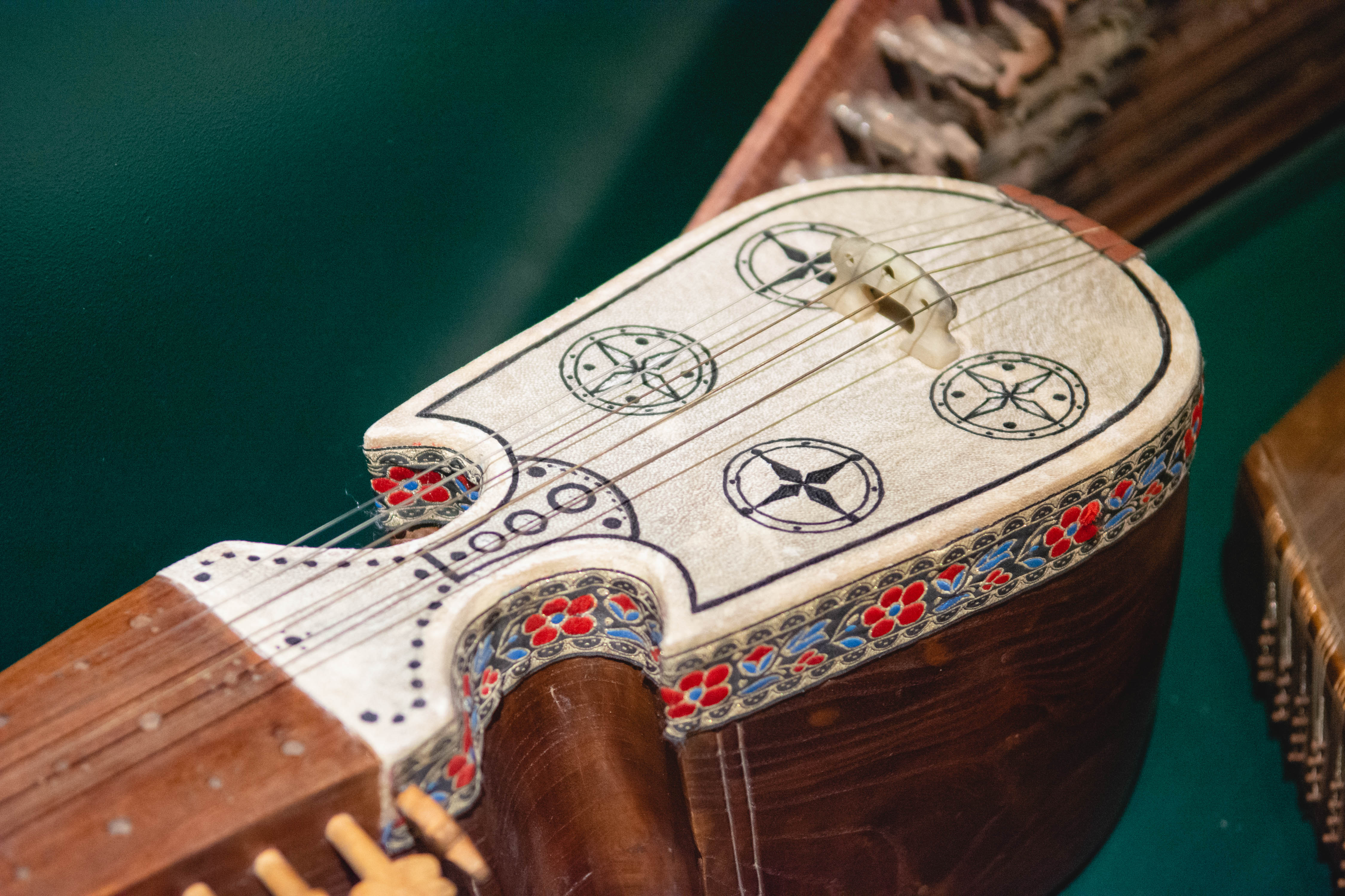 В Петербурге заиграла «музыка степей»: выставка тюркских народных инструментов11