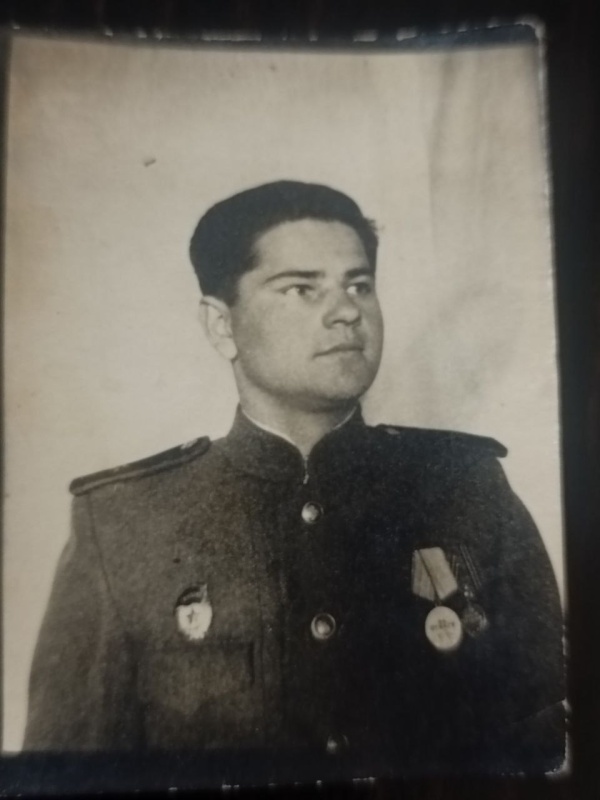 «Военная история моей семьи. Реликвия»: фотографии и медали Владимира Истоминка