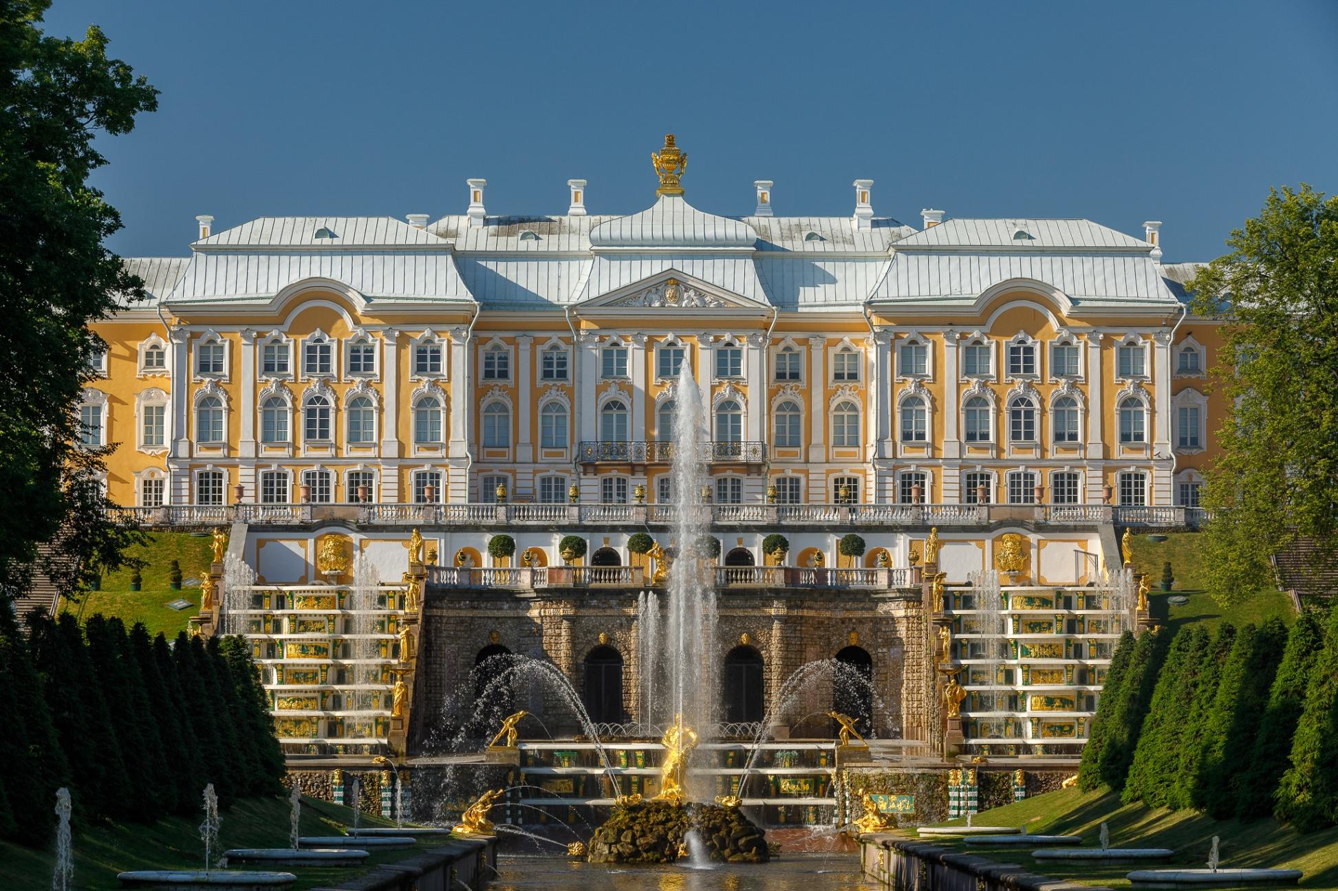 Большой петергофский дворец 4
