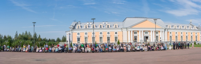 X международный «Санкт-Петербургский Бал на колесах» подарил участникам радость и надежду