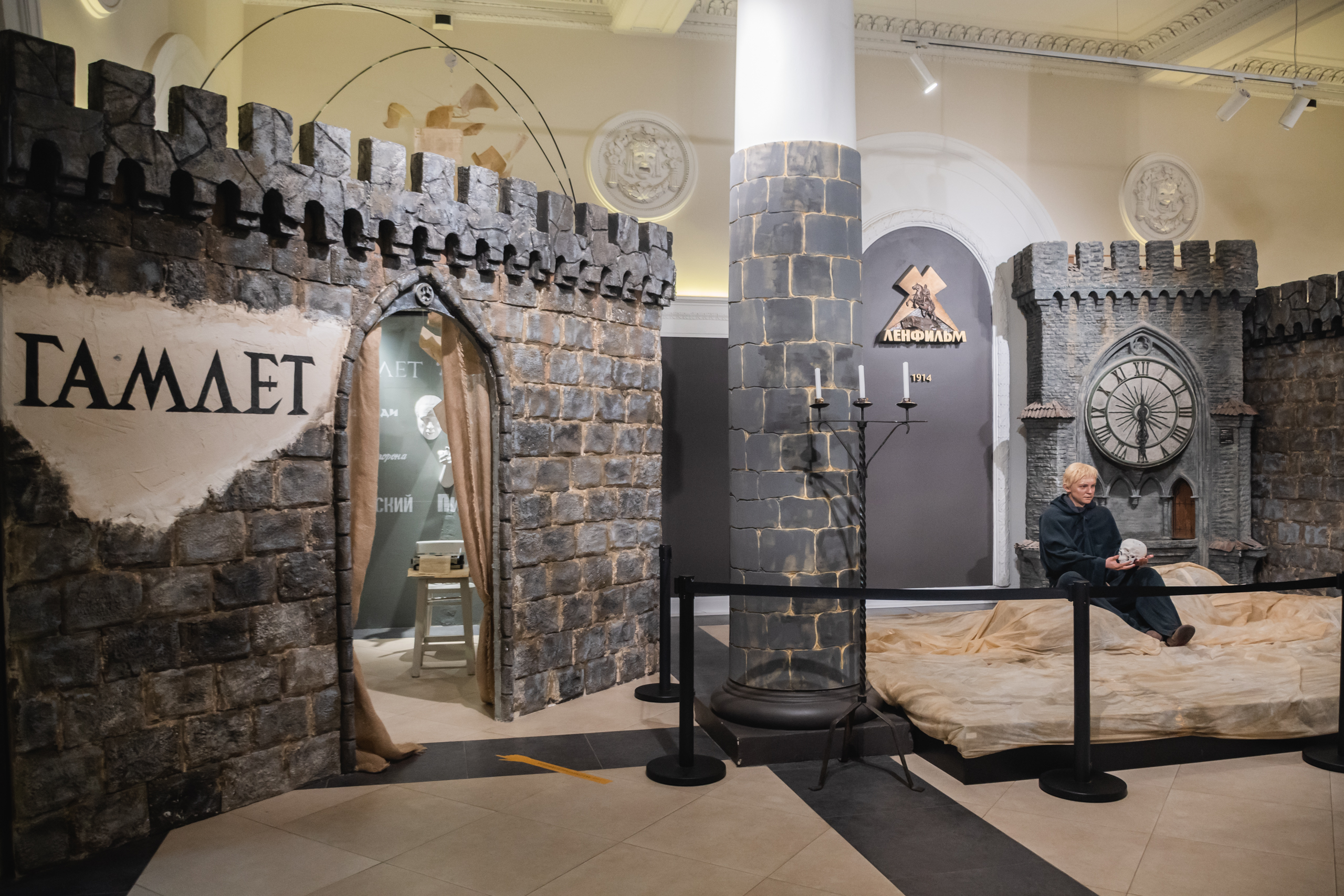 Киностудия «Ленфильм» провела экскурсию для блокадников 1