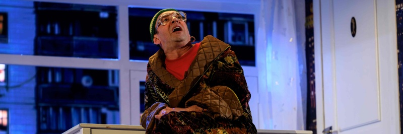 Обложка: Константин Хабенский в спектакле «Жил.Был.Дом».