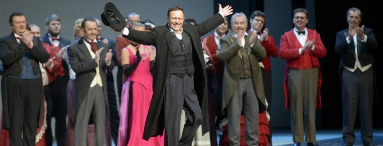 Обложка: Владимир Галузин. Фото: Валентин Барановский (2016).