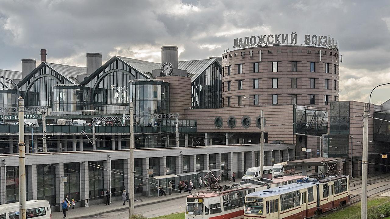 https://peterburg-news.ru/2025/11/17/ladozhskij-vokzal-kak-ustroen-odin-iz-klyuchevyh-zheleznodorozhnyh-uzlov-sankt-peterburga-i-gde-smotret-raspisanie/?utm_medium=organic&utm_source=yandexsmartcamera