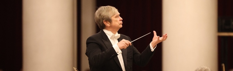 Николай Алексеев, главный дирижёр Санкт-Петербургской филармонии имени Д.Д. Шостаковича. Фото предоставлено пресс-службой Санкт-Петербургской филармонии. Автор: Стас Левшин. Источник: disk.yandex.ru/d/tBvwdJUzOQybPg. Правообладатель: Санкт-Петербургская филармония имени Д.Д. Шостаковича.