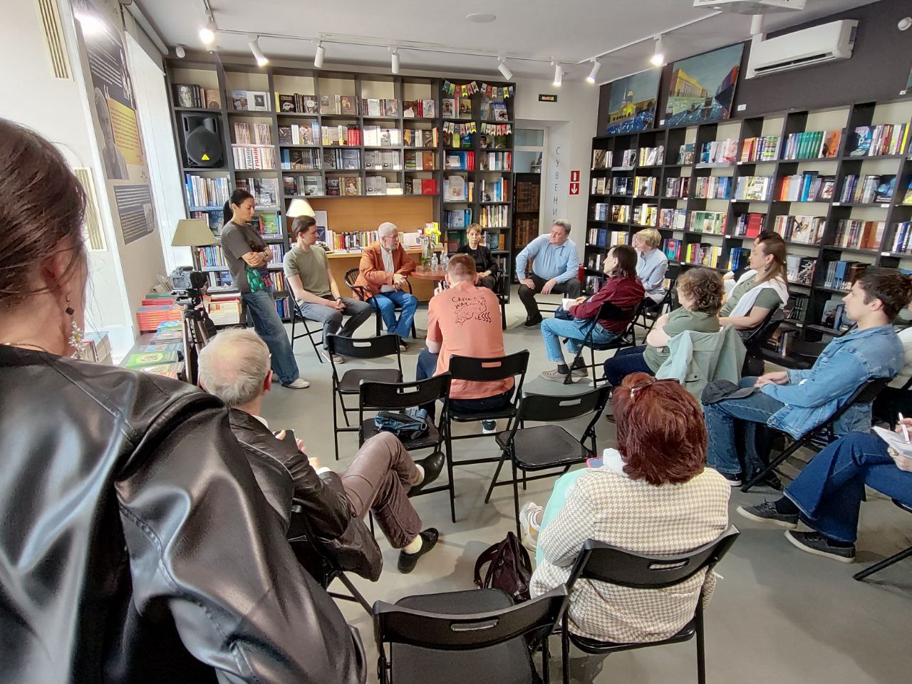 В Книжной лавке писателя обсудили будущее фантастики9