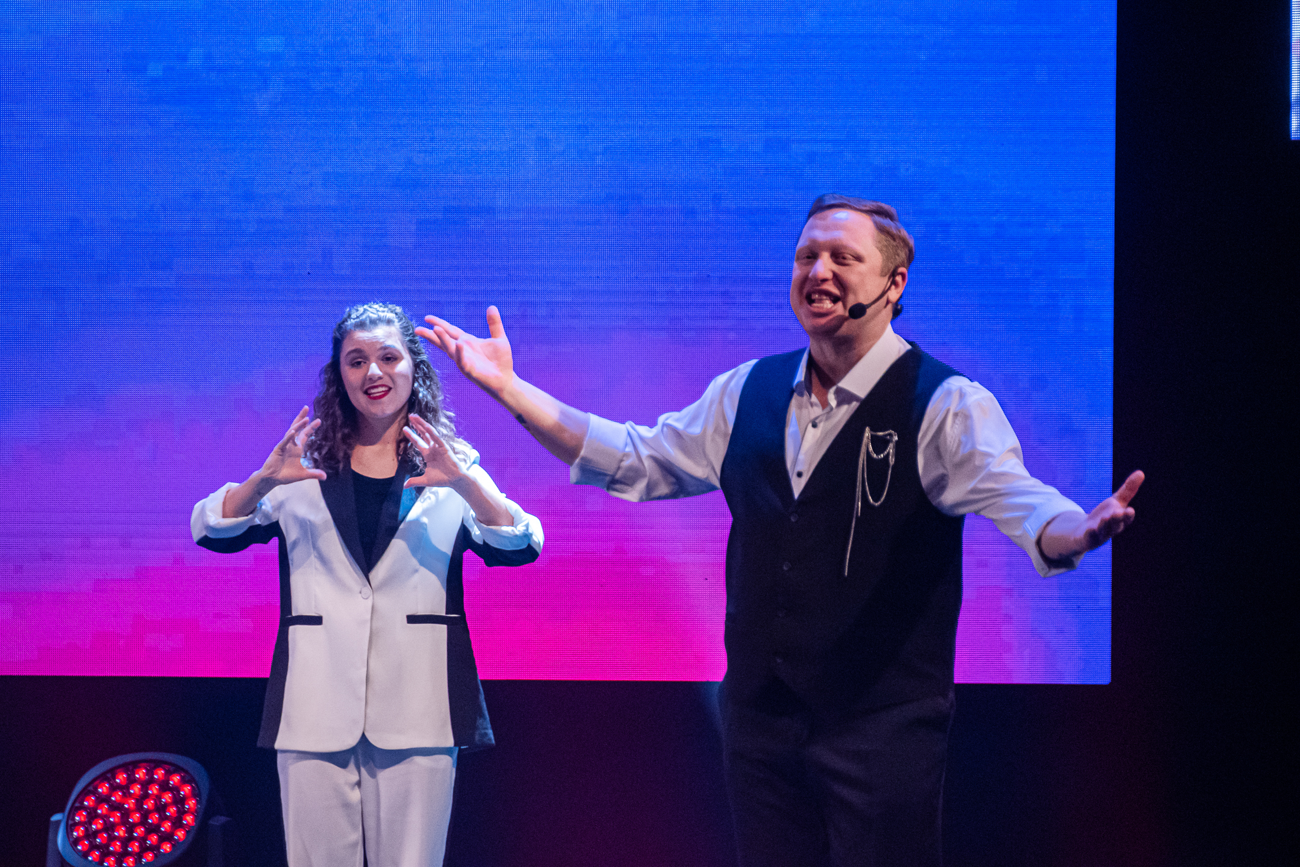 В БКЗ «Октябрьский» отметили 100-летие Всероссийского общества глухих37