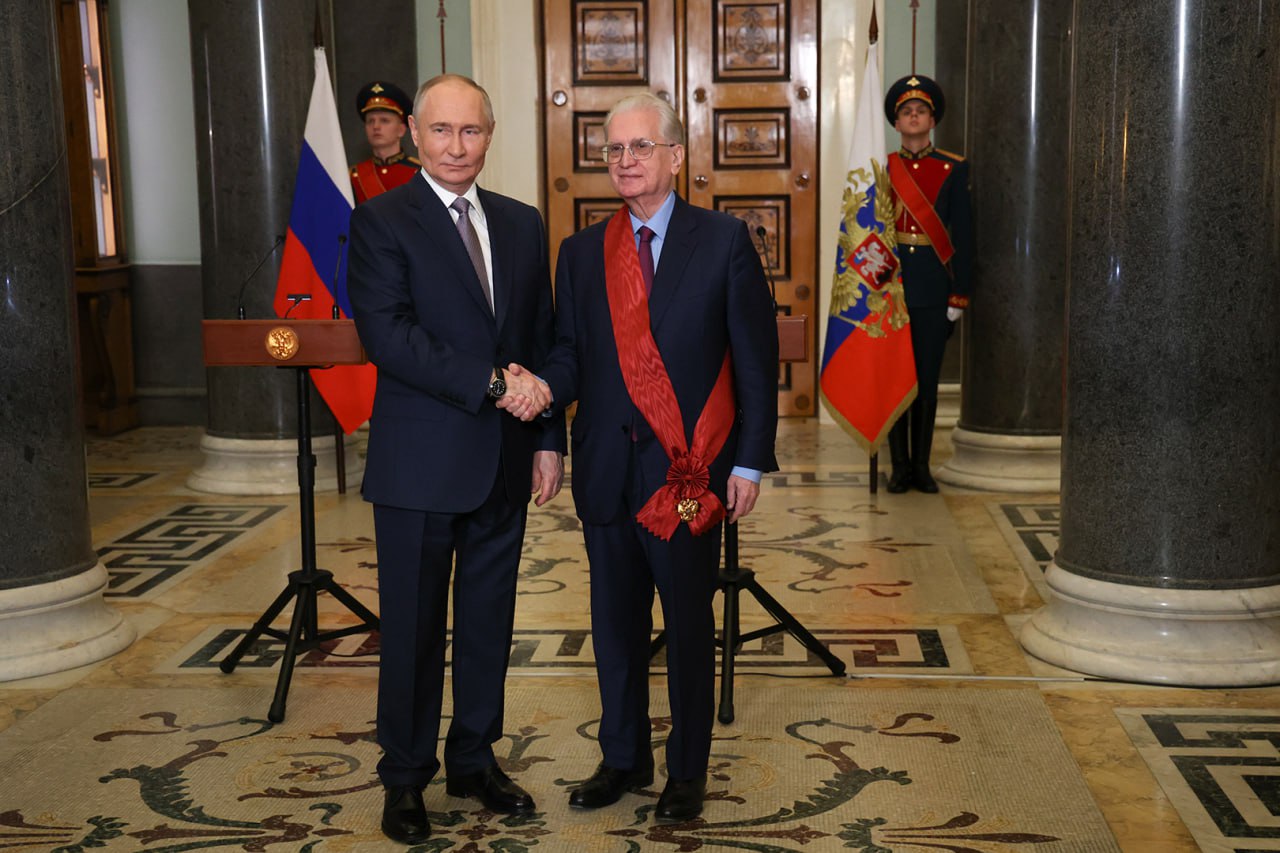 Владимир Путин вручил Михаилу Пиотровскому орден «За заслуги перед Отечеством»5