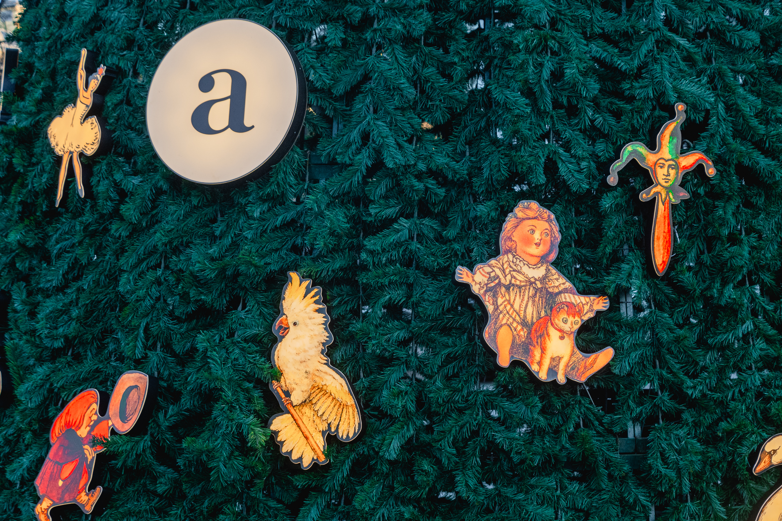 У «Манежа» можно полюбоваться елкой Бенуа6