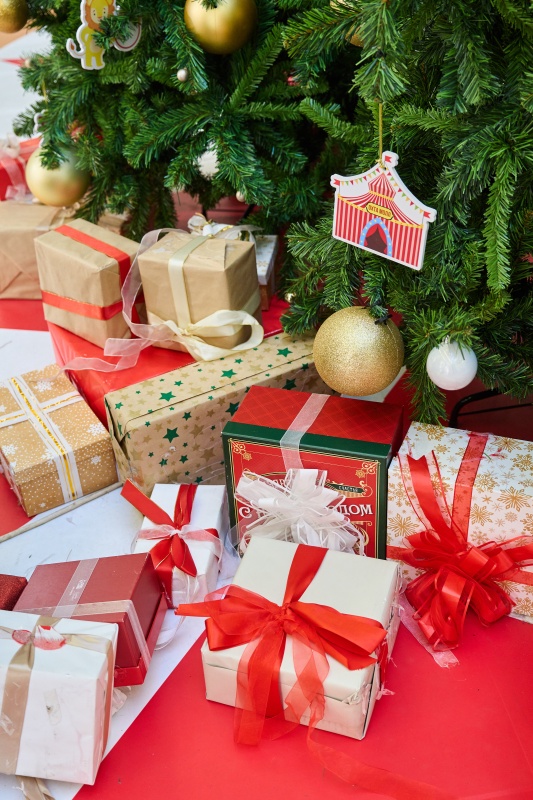 «Не Охта Молл, а цирк какой-то!»: фокусники, ходулисты и Дед Мороз устроят бесплатные новогодние активности