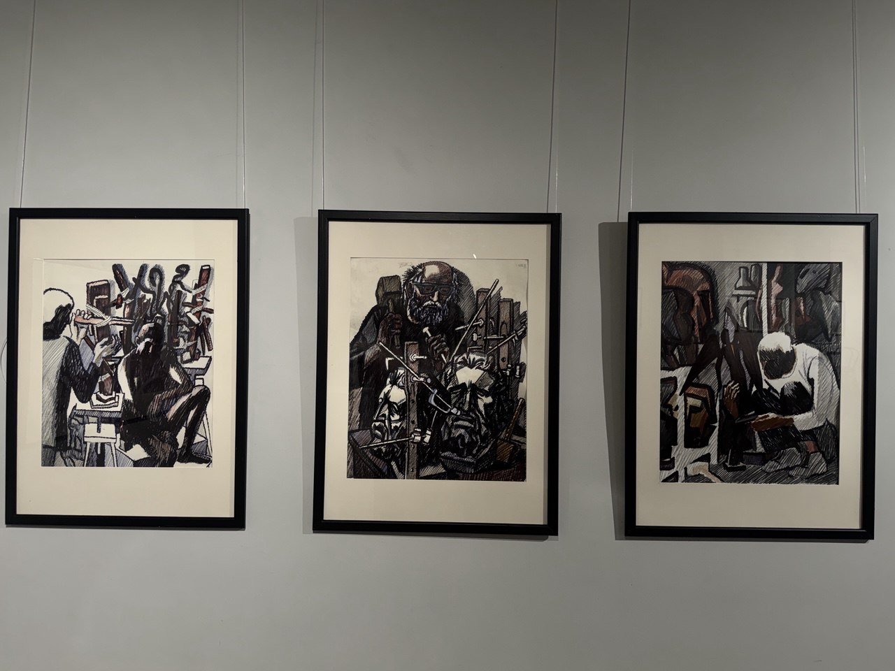 Графику Шамиля Ворошилова экспонируют в училище имени Рериха5