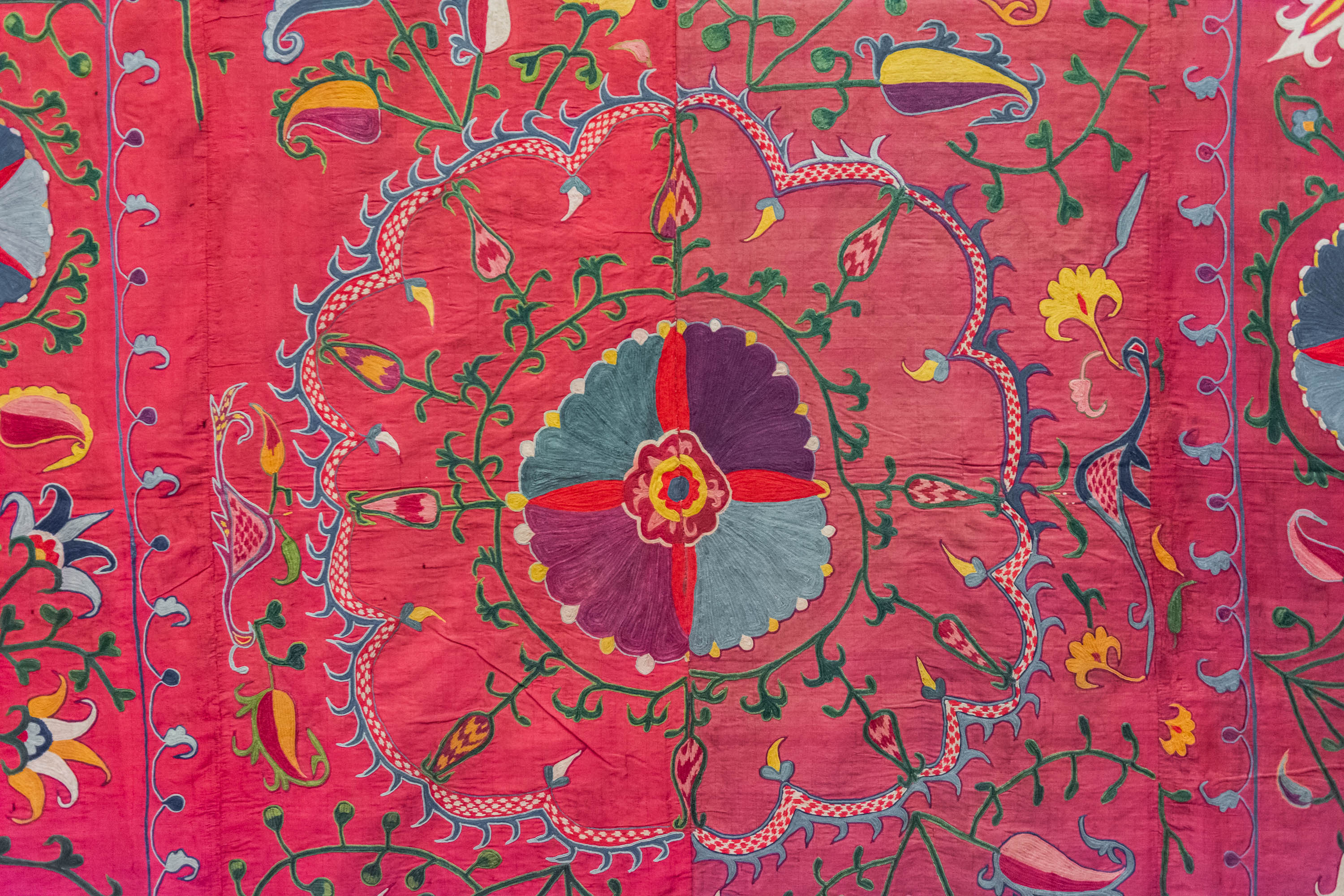 Шелковые нити Узбекистана — традиционные вышивки и ткани7