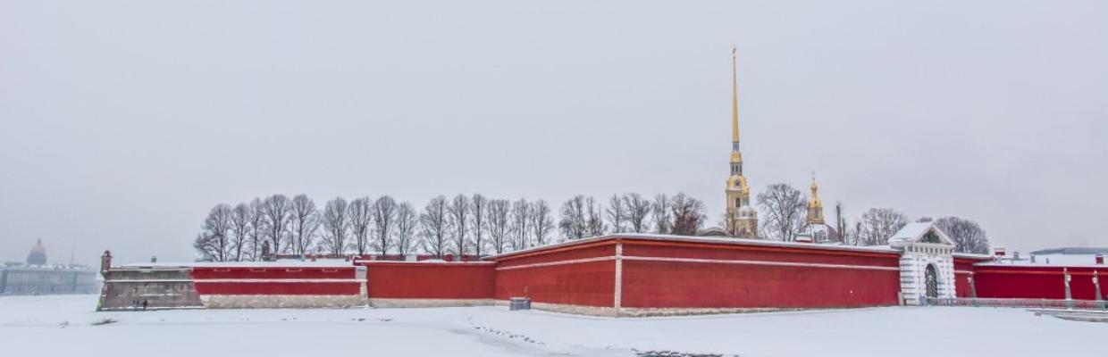 Петропавловская крепость встречает Масленицу спектаклем и розовыми блинами